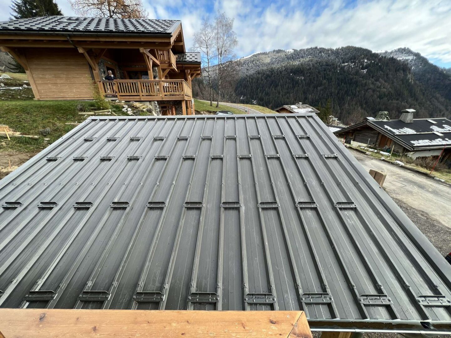 Construction d’un carport en bois en zone de haute montagne - La Clusaz (74220) - Photo 01
