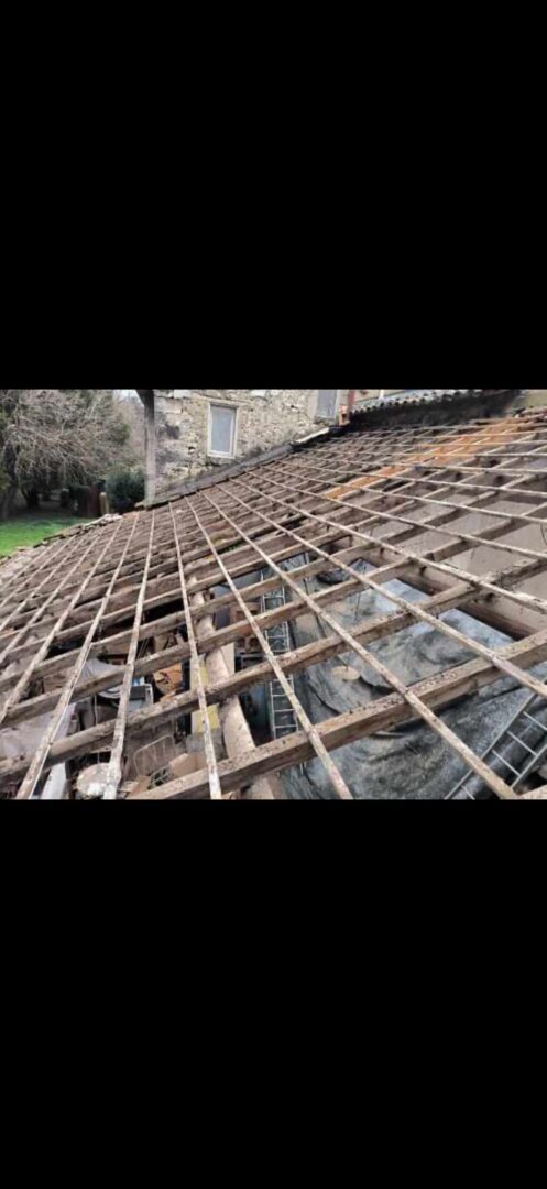Réfection complète d'une toiture ancienne - Avignon (84000) - Photo 01