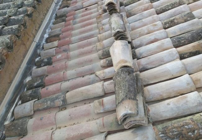 Réfection toiture en tuiles Rénovation complète d’une toiture traditionnelle - Sérignan-du-Comtat (84830) - Photo 01