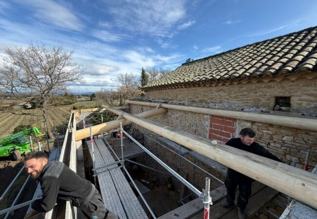 Réfection toiture en tuiles Rénovation complète d’une toiture traditionnelle - Sérignan-du-Comtat (84830) - Photo 03